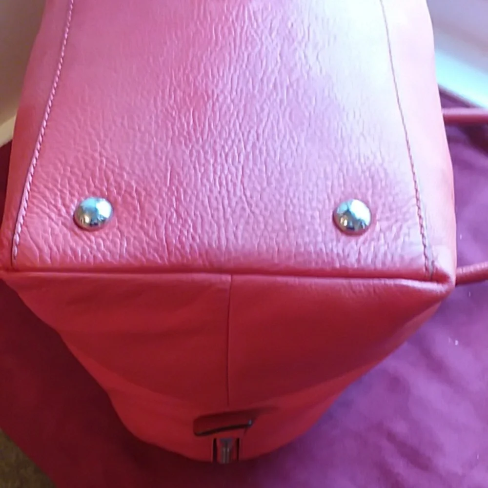 SOLD Michael Kors TravelBag Orange Leather XLarge Bag. Excellent Condition - Picture 8 of 14